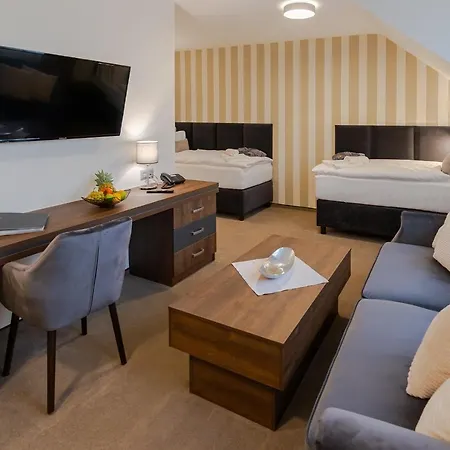 Demaenova **** Hotel