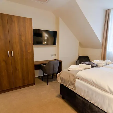 Demaenova **** Hotel